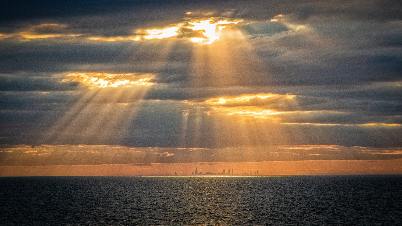Sun rays illuminate the Chicago skyline.